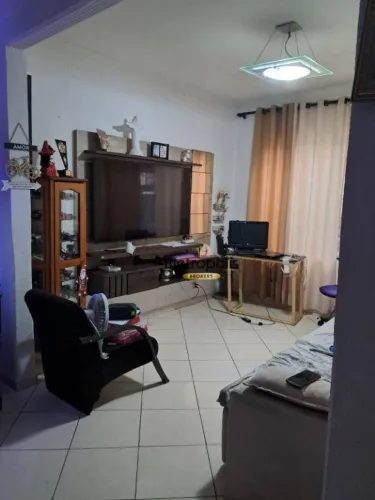 Sobrado com 4 Dormitórios e 2 Vagas à Venda na Vila Curuçá