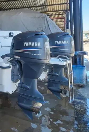 Parelha de  motores yamaha  4T 115 HP ,  2009, em otimo estado, 1380 Horas 