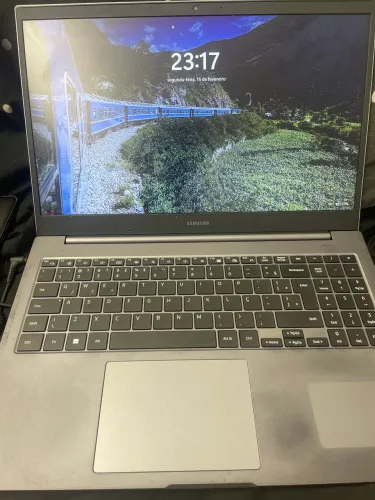 Preciso vender este Samsung book np550xda de 2021 com 237GB e 4GB de RAM