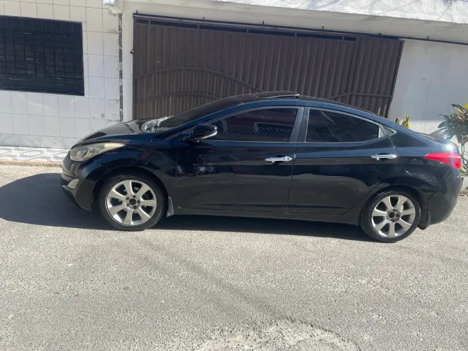 Hyundai Elantra GLS 1.8 16V Aut. 2012