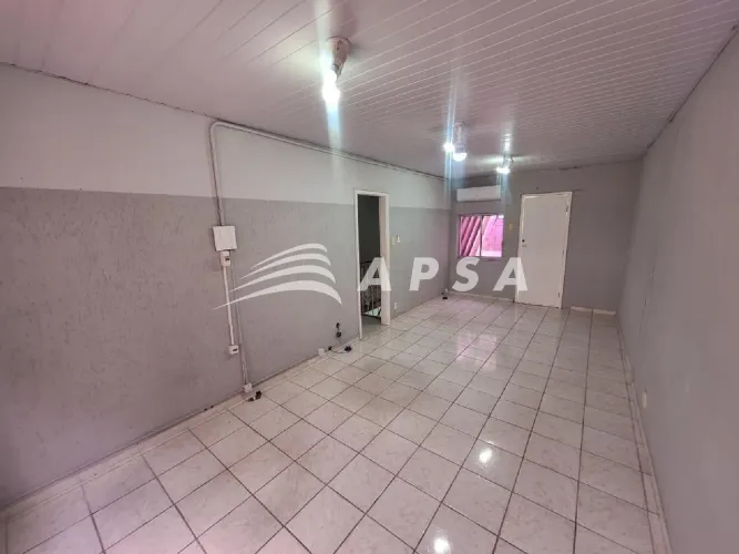ALGUMAS CASAS GUARDAM MAIS POSSIBILIDADES DO QUE PARECEM. ESTA É UMA DELAS. COM 130M² DIST