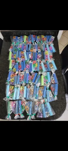 Kit p festa novo c 2 moldes de massa e 1 caninho p abrir massinha de modelar por 2,20 cada