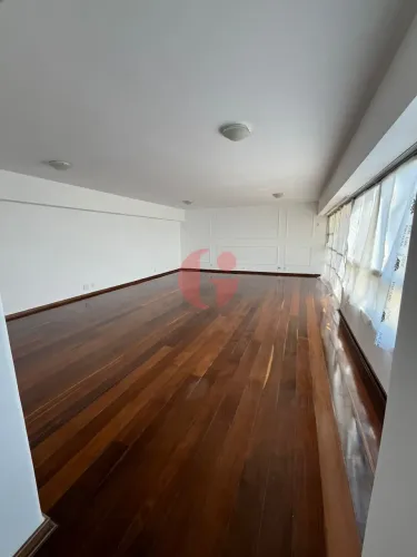 Apartamento para locação com 4 quartos e 2 vagas de garagem - 220m² no Centro - SJC