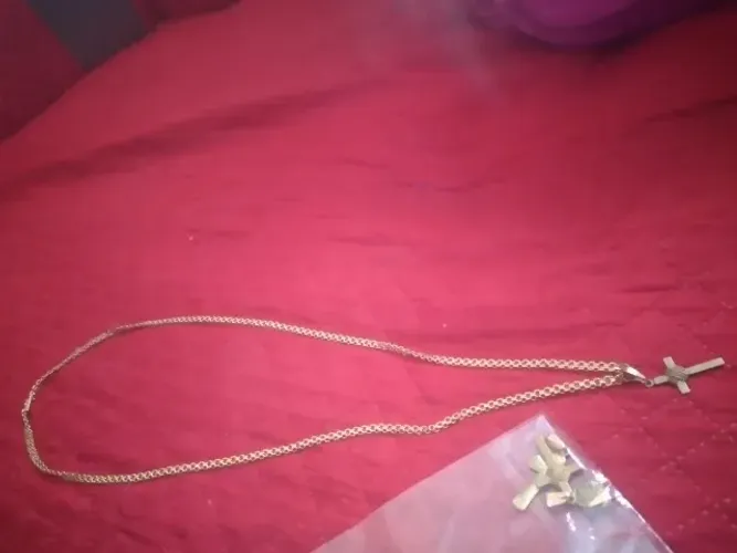 Cordao com pingente ( moeda antiga n Fica preto )