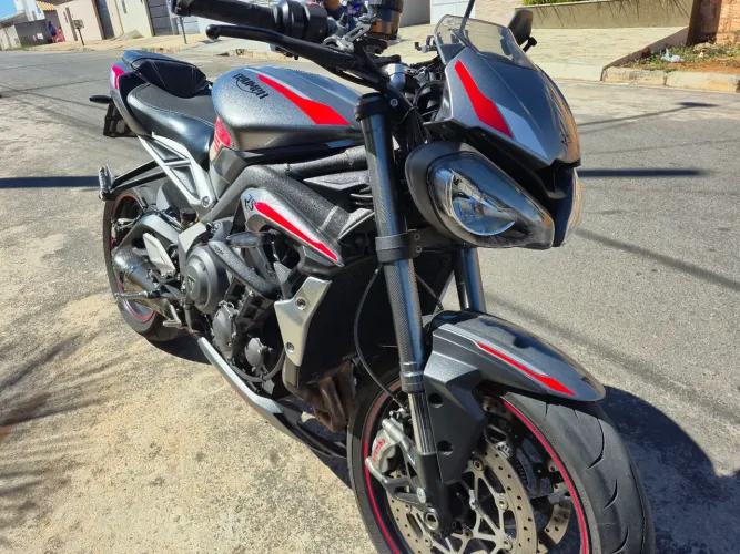 Street Triple 765 RS 2020 - Baixa quilometragem