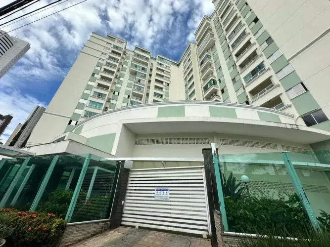Cobertura duplex com 2 suítes e 2 vagas de garagem no Alto da Glória.