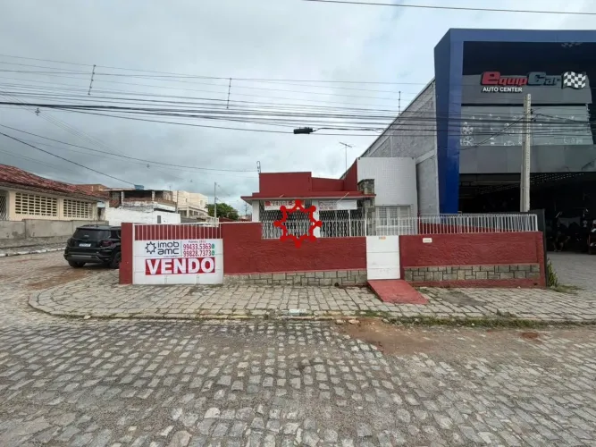 Casa comercial de esquina disponível para locação por R$ 7.000 ou venda por R$ 850.000 no 