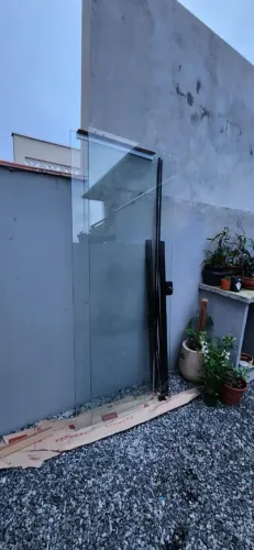 Porta de correr 1,40 x 2,12m - Alumínio Preto + Vidro
