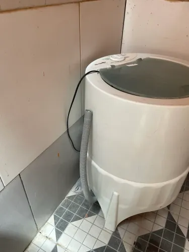 Vendo máquina de lavar Mueller, em bom estado e funcionando. Ótima para o dia a dia.