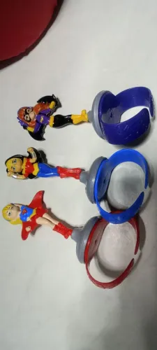 Brinquedos 03 unidades Mondelez chocolate Lacta DC Super Hero Girls