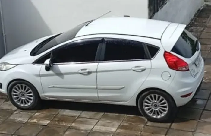 Ford Fiesta Titanium 1.6 16V Flex Mec. 2014