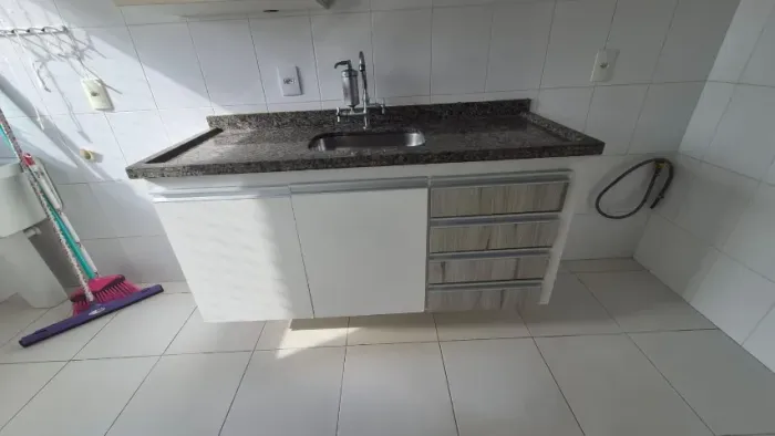 Apartamento à Venda com Elevador e Sacada