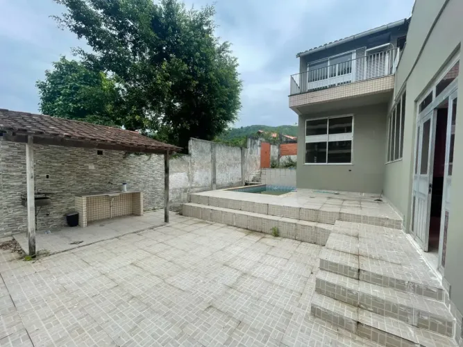 Casa 4 quartos (1 suíte) com 468m² na Freguesia JPA