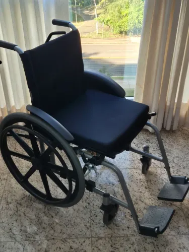 Cadeira de rodas pouquíssimo uso