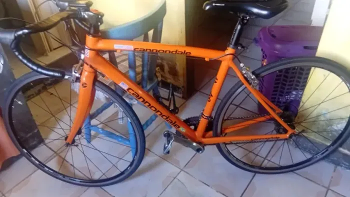 Vendo uma bicicleta speed da marca cannodale!
