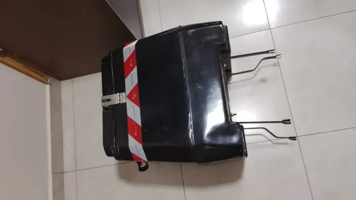 Baú de Moto 80L com Suporte