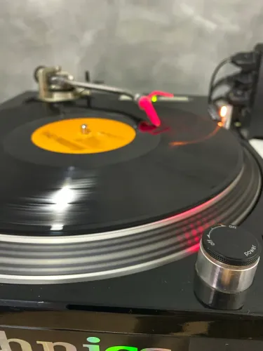 Technics mk2 com agulhas Ortofon e mixer Pioneer djm 250 mk2