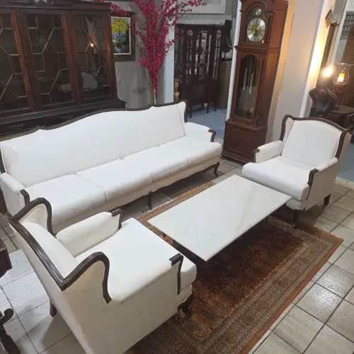 Móveis antigos, conjunto clássico sofa, poltronas e mesa de centro