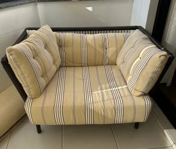 Poltrona Área Gourmet/Varanda ? Estrutura Fibra, Almofadas Listradas  Vendo poltrona usada