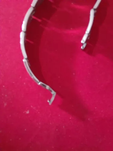 Vendo Bracelete Masculino com pontos de ouro 18k na sua fabricação.