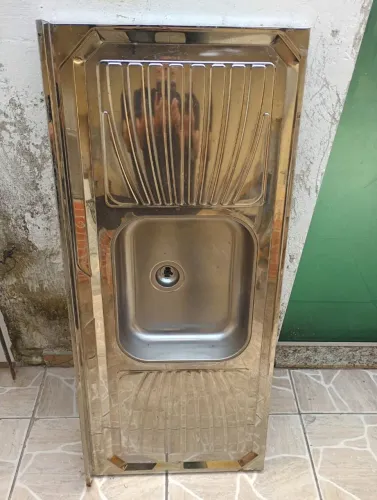 Pia em inox com fundo reforçado