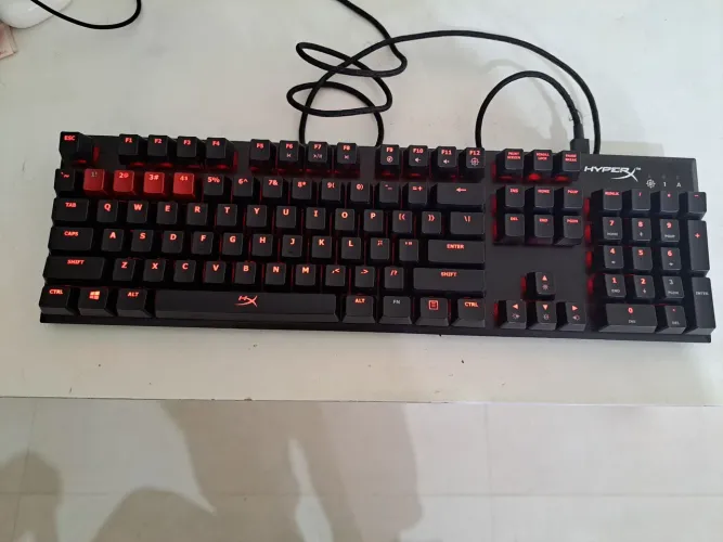 Teclado hyperx alloy