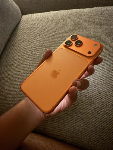 Iphone 17 pro max laranja