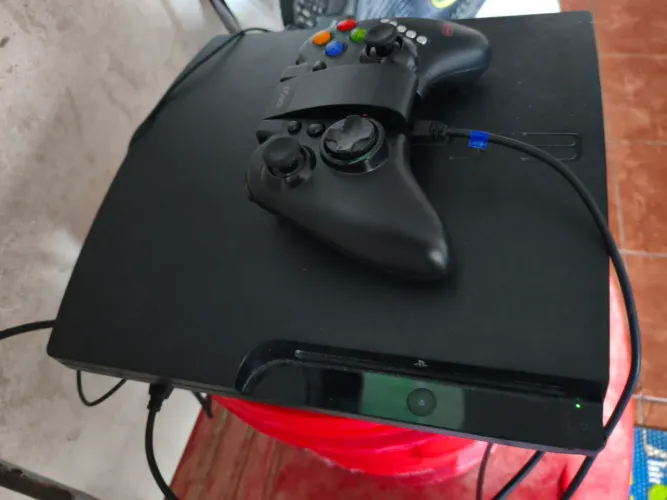 vendo ps3 desbloqueado com jogos, loja só no ponto de baixar qualquer jogo que quiser. 