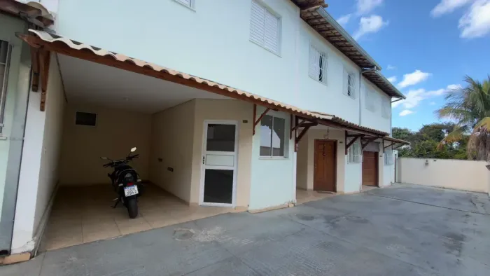 CASA PARA ALUGUEL LOCALIZADA NO SANTA MONICA