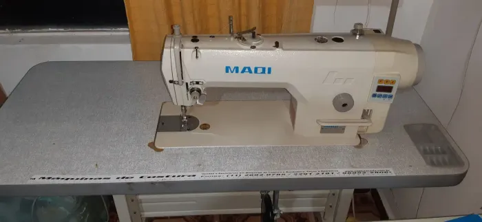 Maquina de costura reta