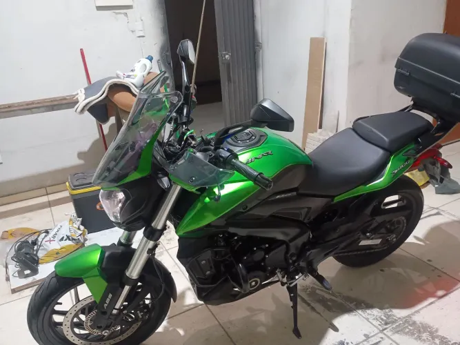 Vendo moto bem conservada 