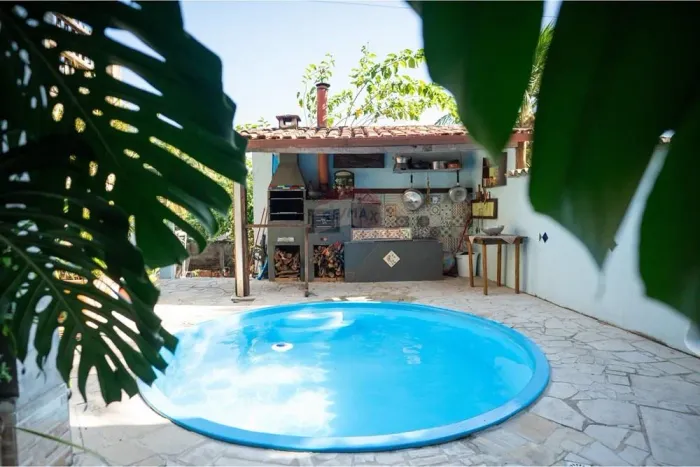 Casa à venda com área de lazer na Barra Velha, Ilhabela