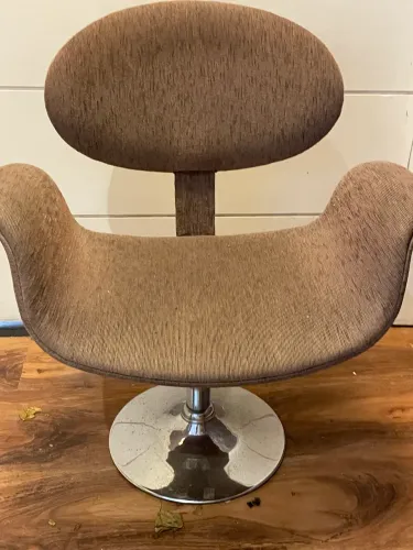Quatro poltronas tulipa estofadas 