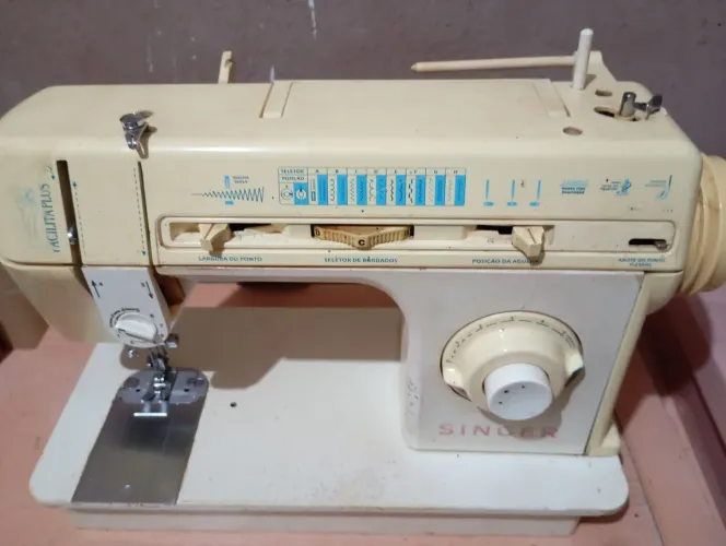 Máquina de Costura Singer Facilita Plus