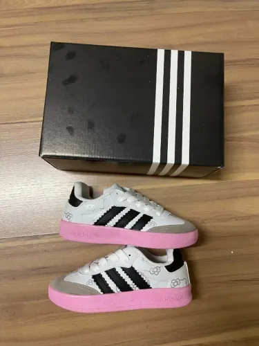 TÊNIS ADIDAS SAMBA INFANTIL HELLO KIT FEMININO PREMIUM / NUMERAÇÃO 18 AO 33 (FOTO REAL)