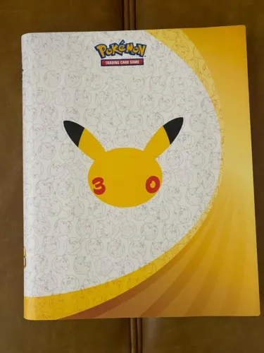 Fichário Pokémon TCG 30 anos - Set básico completo (com os 30 pikachus)