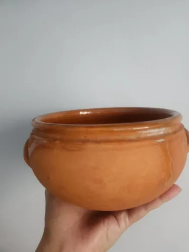 Tigela de barro antiga