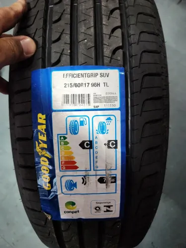 Pneu aro 17 215 60 Goodyear efecientegrip 