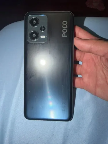 Poco x5 tá a tela tá sem trincado e só a película 