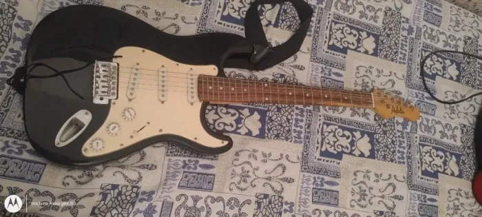 Guitarra dolphin e violão Eagle