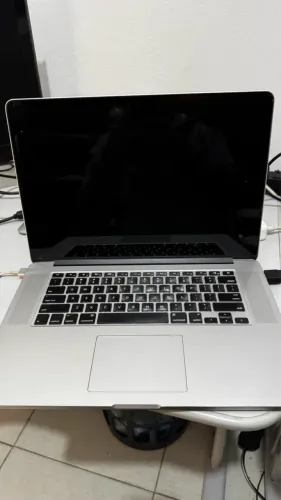MacBook Pro 15" 2015 Core i7 16GB SSD 512GB Funciona Perfeitamente Tela não liga