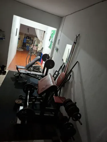 Vendo uma mini academia p/ treinar em casa.