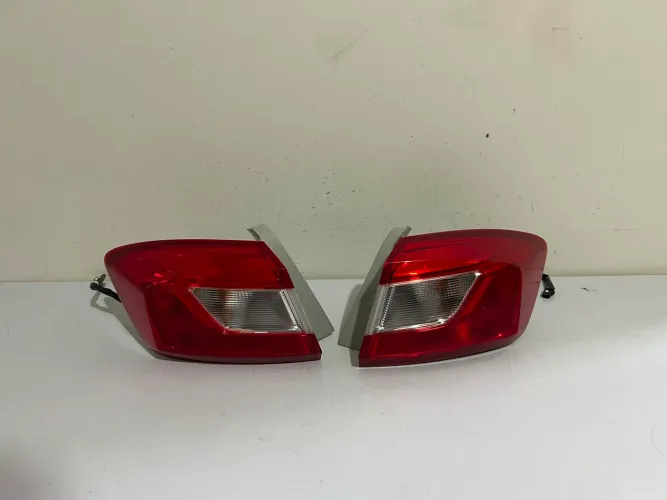 Par de Lanterna Cruze Sedan 2017/2018/2019/2020/2021/2022/2023/2024