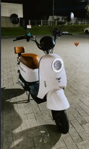 Scooter elétrica semi nova 
