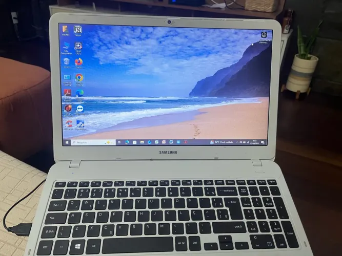 Notebook Samsung i3 muito lento e com problema na câmera.