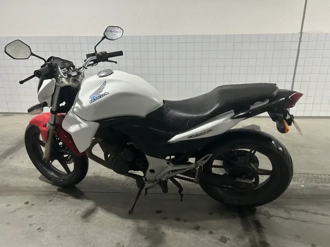 HONDA CB300 2015 modelo novo com débito 