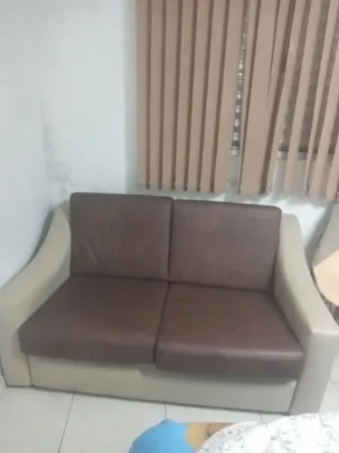 Venda de um sofá de couro 2 lugares 