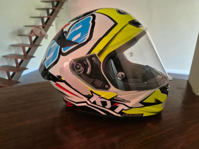 Capacete KYT tamanho M