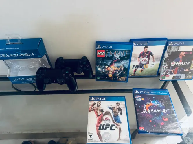 PlayStation 4 Slim 1TB CUH-2214B + 2 Controles + 5 Jogos - R$ 1.600