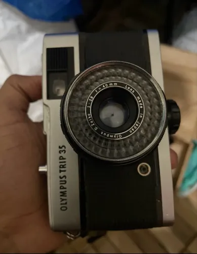 Câmera analógica Olympus Trip 35